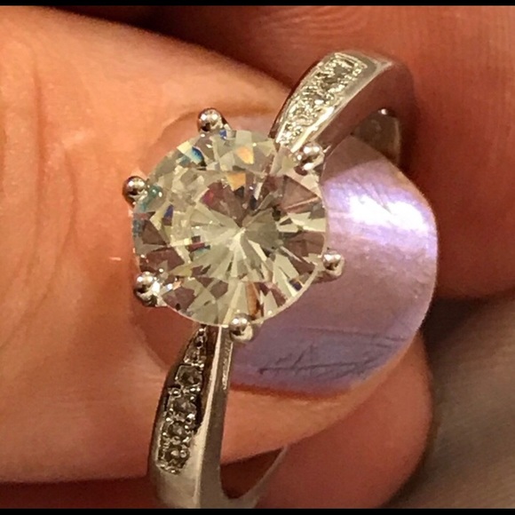 Stunning 3 carat diamond engagement ring - Picture 2 of 5